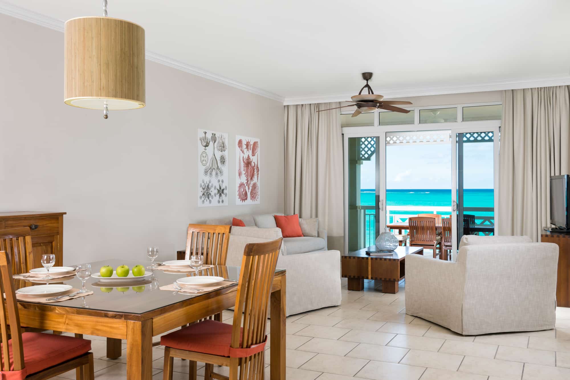 Alexandra_2BedBeachFrontFLivingDining