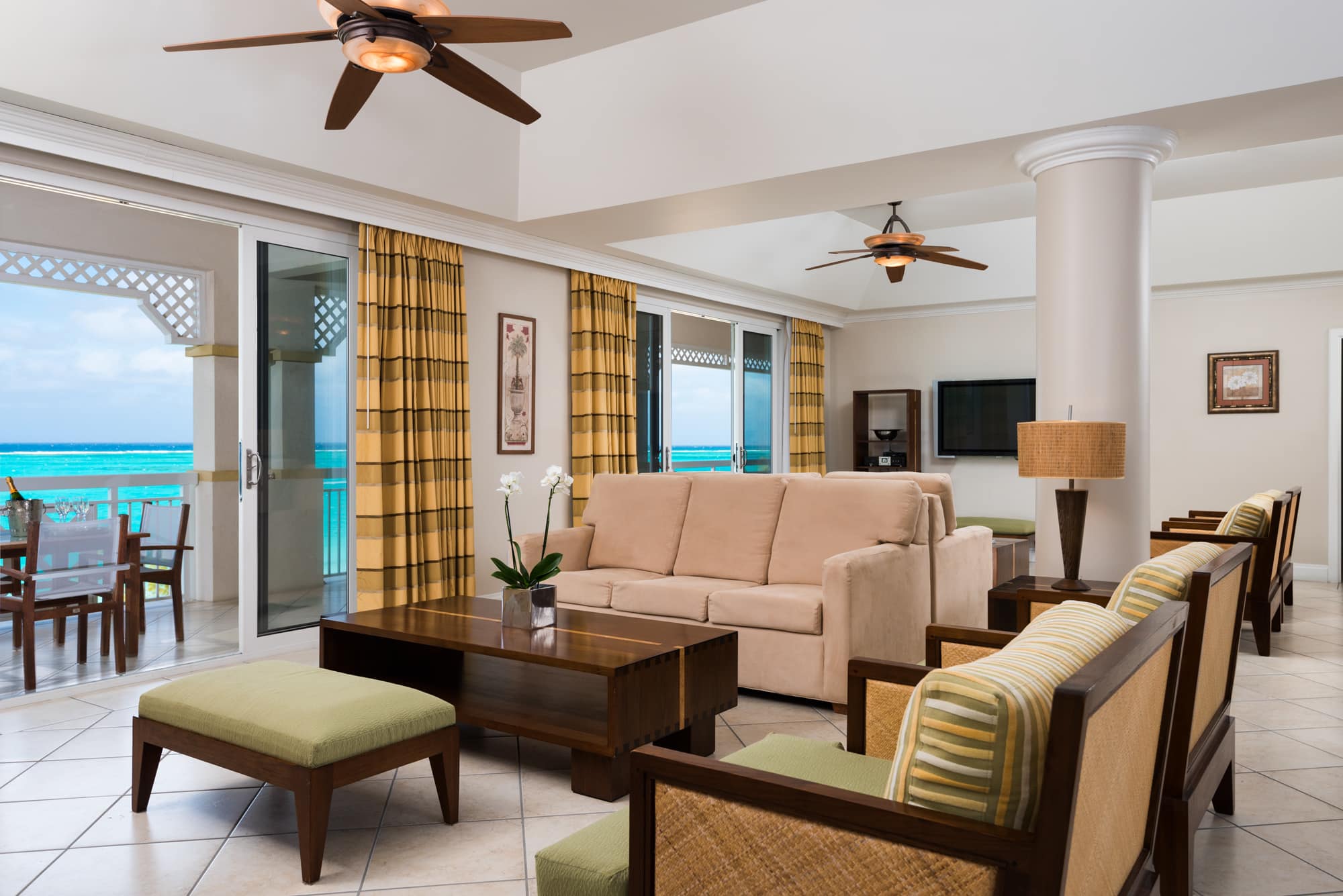 Alexandra_PenthouseLivingroom_.jpg-2